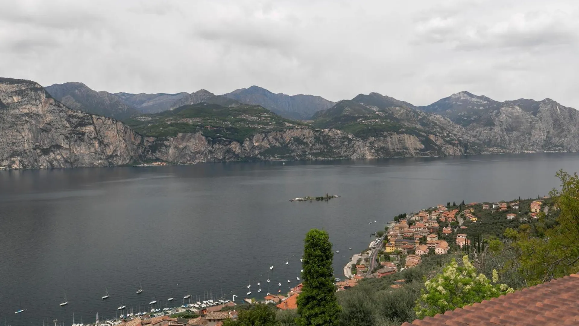 Appartamentino Del Sole - Vista Lago Brenzone sul Garda 0*,  Italia